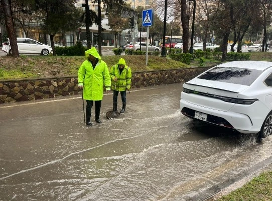 Şəhərin kommunal xidmətləri gücləndirilmiş iş rejimində fəaliyyət göstərir