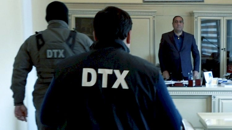 DTX əməkdaşlarının icra başçısının kabinetinə daxil olma anı -  VİDEO