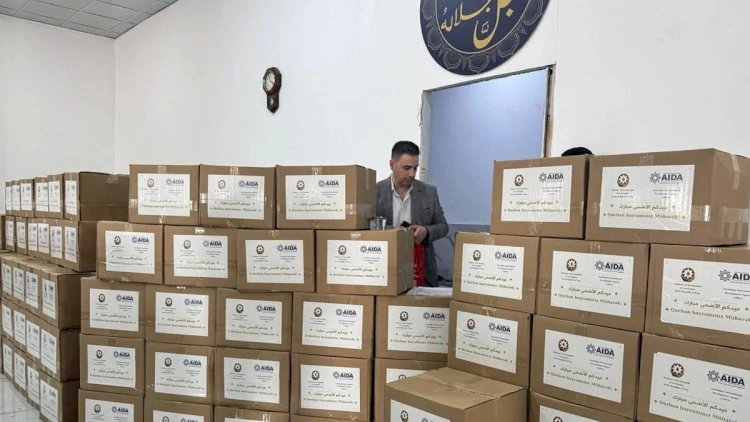 Azərbaycan Kərkükdə 150 ailəyə bayram sovqatı çatdırdı