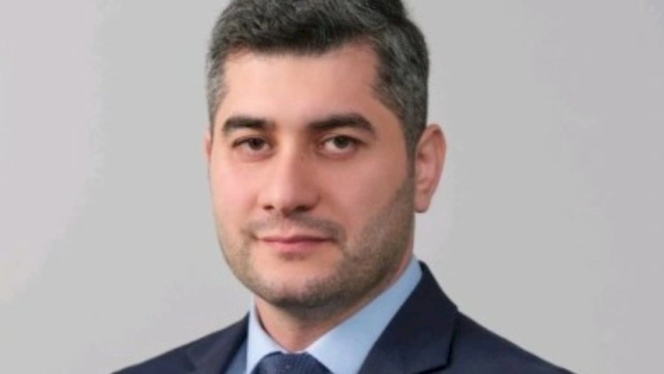 İsi Mustafayev onun vəzifəsini artırdı