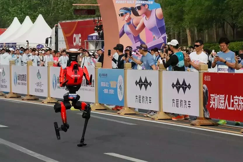 Yarımmarofonda rekord: Robotlar insanları geridə qoydu - FOTO