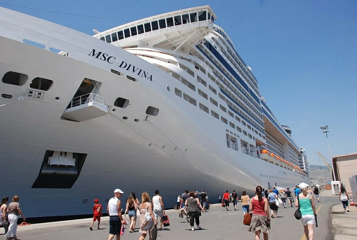 Turist axınının qarşısını almaq üçün vergini ikiqat artırdılar