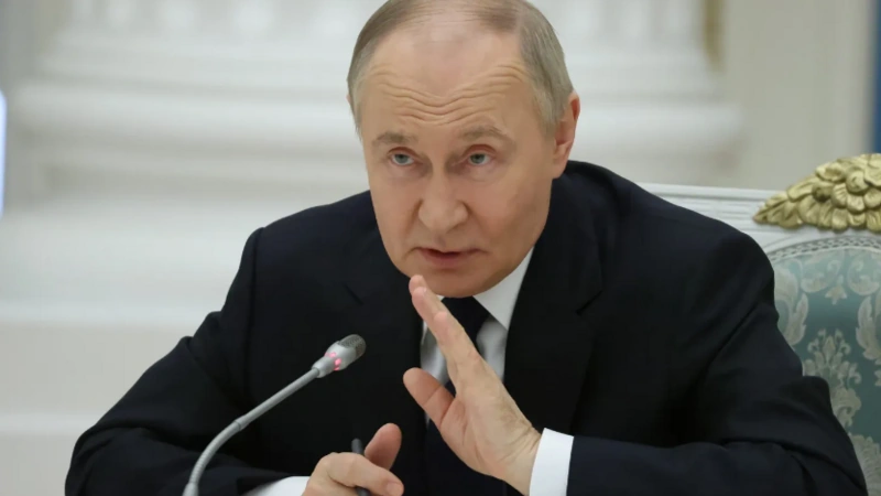 Putin: Bizdən zərbələri dayandırmağı istəyirlər