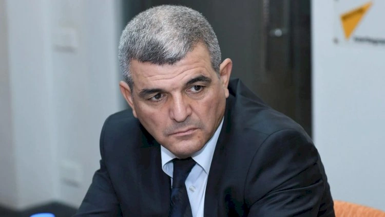 “Düşüncə olaraq indimiz elə qaranlıq keçmişimizdir” – FAZİL MUSTAFADAN SƏRT YANAŞMA