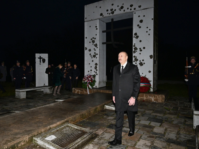 Azərbaycan və Slovakiya prezidentləri Bratislavada “Azadlıq Qapısı” abidəsini ziyarət etdilər - Fotolar
