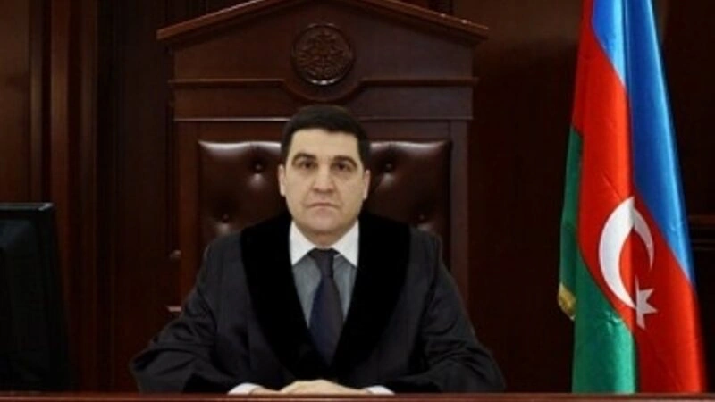 Bakıda məhkəmə sədrinin oğlu arvadını bıçaqladı