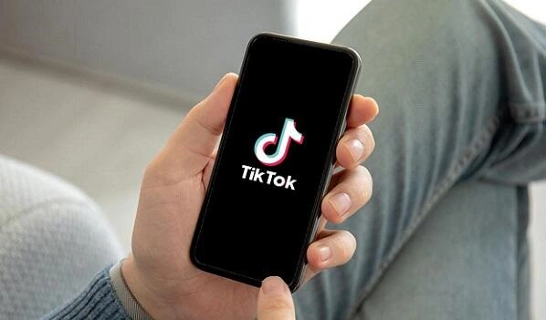 TikTok-da yaradıcılıqdan sahibkarlığa uzanan yol: Murad Məmmədovun hekayəsi