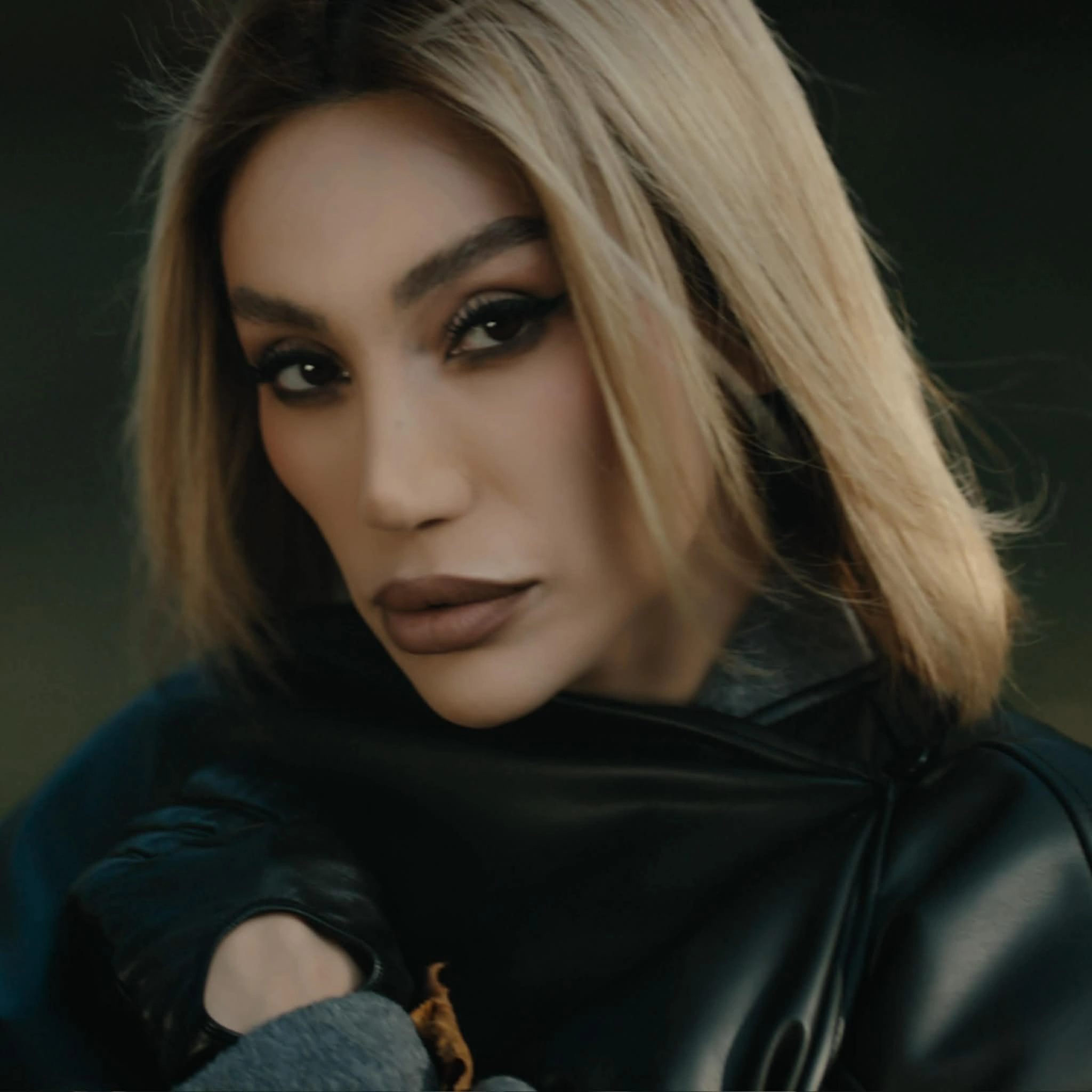 Röya Ayxandan yeni mahnı - “Ayrılan adamlar”