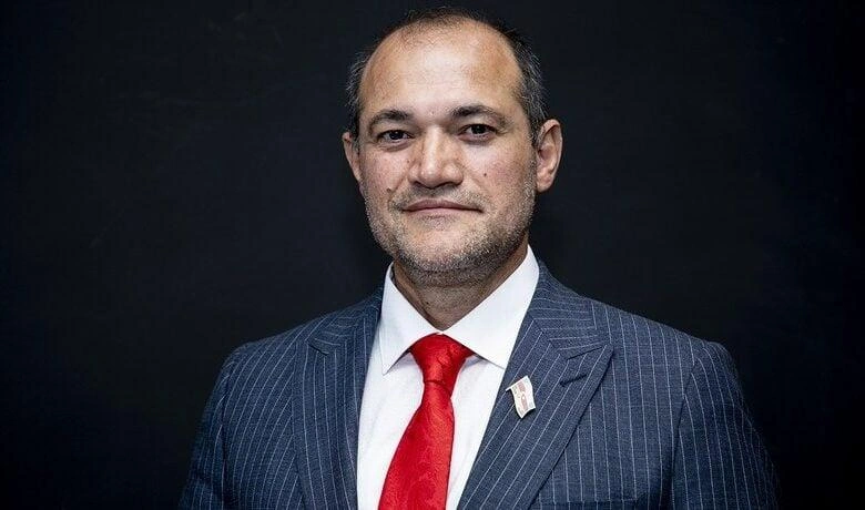 Deputat Çin dili öyrənməyə başladı