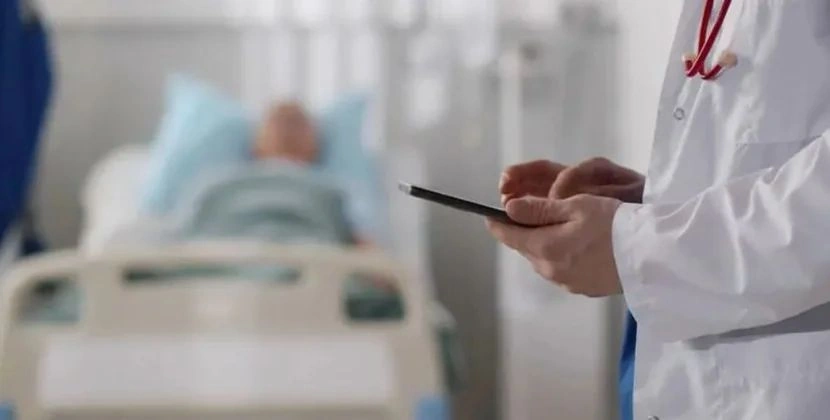 Sadəcə ayaq ağrısı olduğunu düşündü — Həkimlər hələ də sağ olduğuna təəccüblənirlər