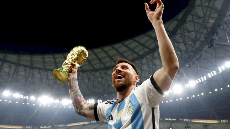 Boyu 1.70, heykəli 20 metr:  Messi üçün ölçülər dəyişdi