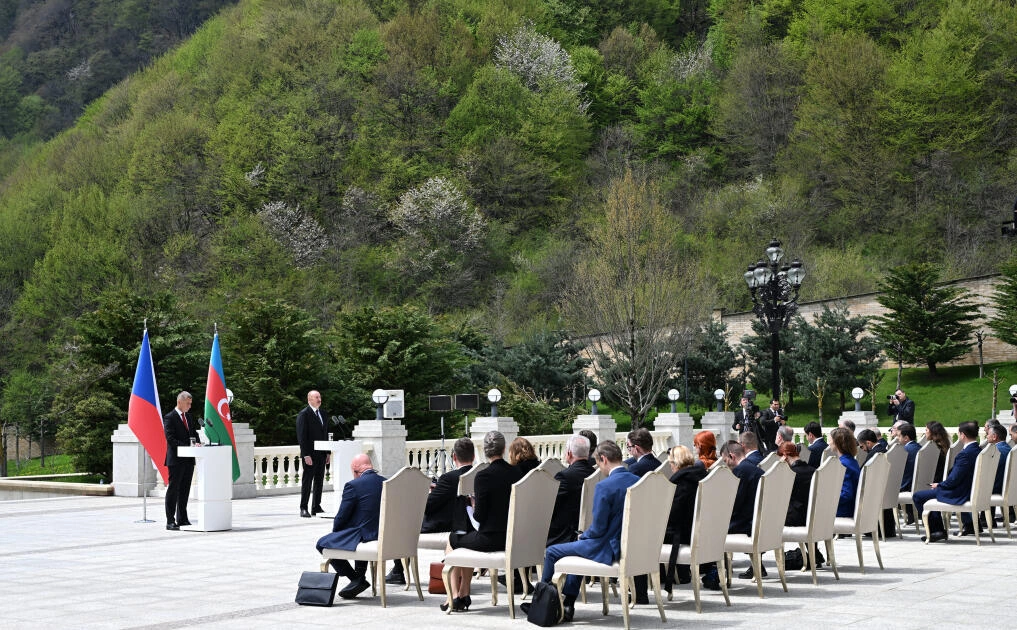 İlham Əliyev və Andrey Babiş mətbuata bəyanatlarla çıxış edirlər - FOTO