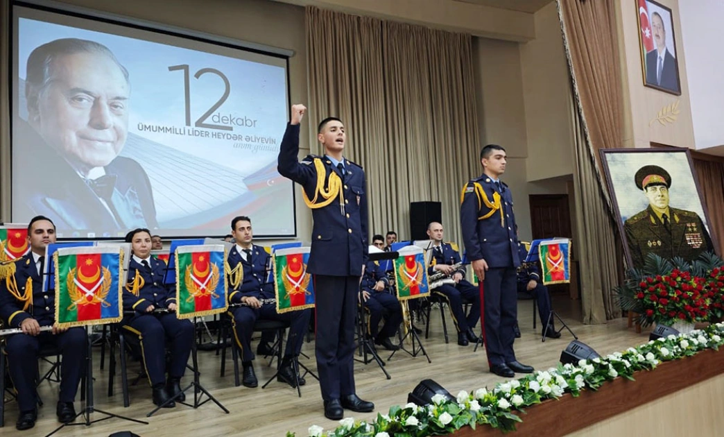 Azərbaycan Ordusunda Ulu Öndərin xatirəsi yad edildi