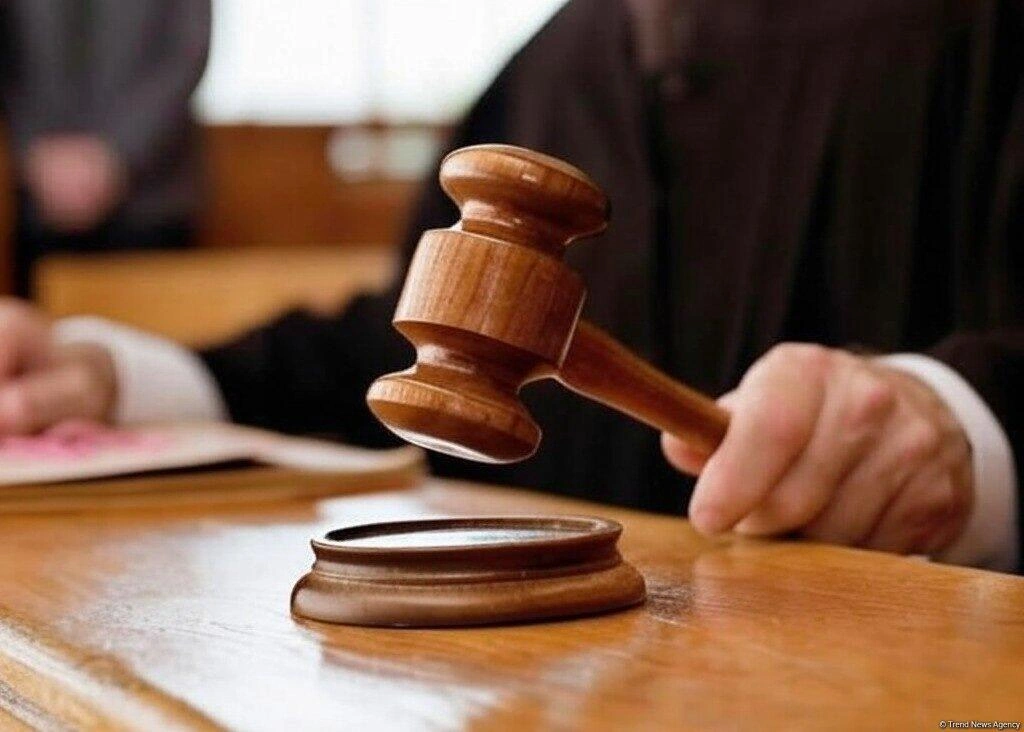 Bakıda balta ilə qətl törədib qaçan şəxsə hökm oxundu
