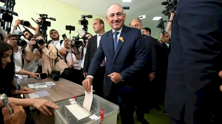 Paşinyan parlament seçkilərində səs verdi