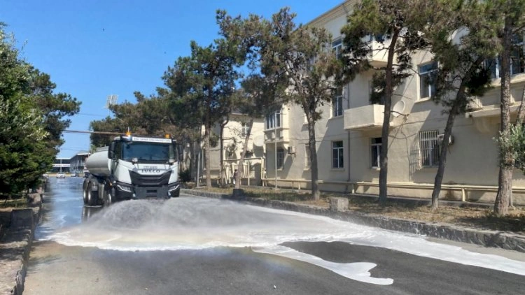 Bakıda növbəti daxili iməcilik: Küçə və prospektlər yuyuldu