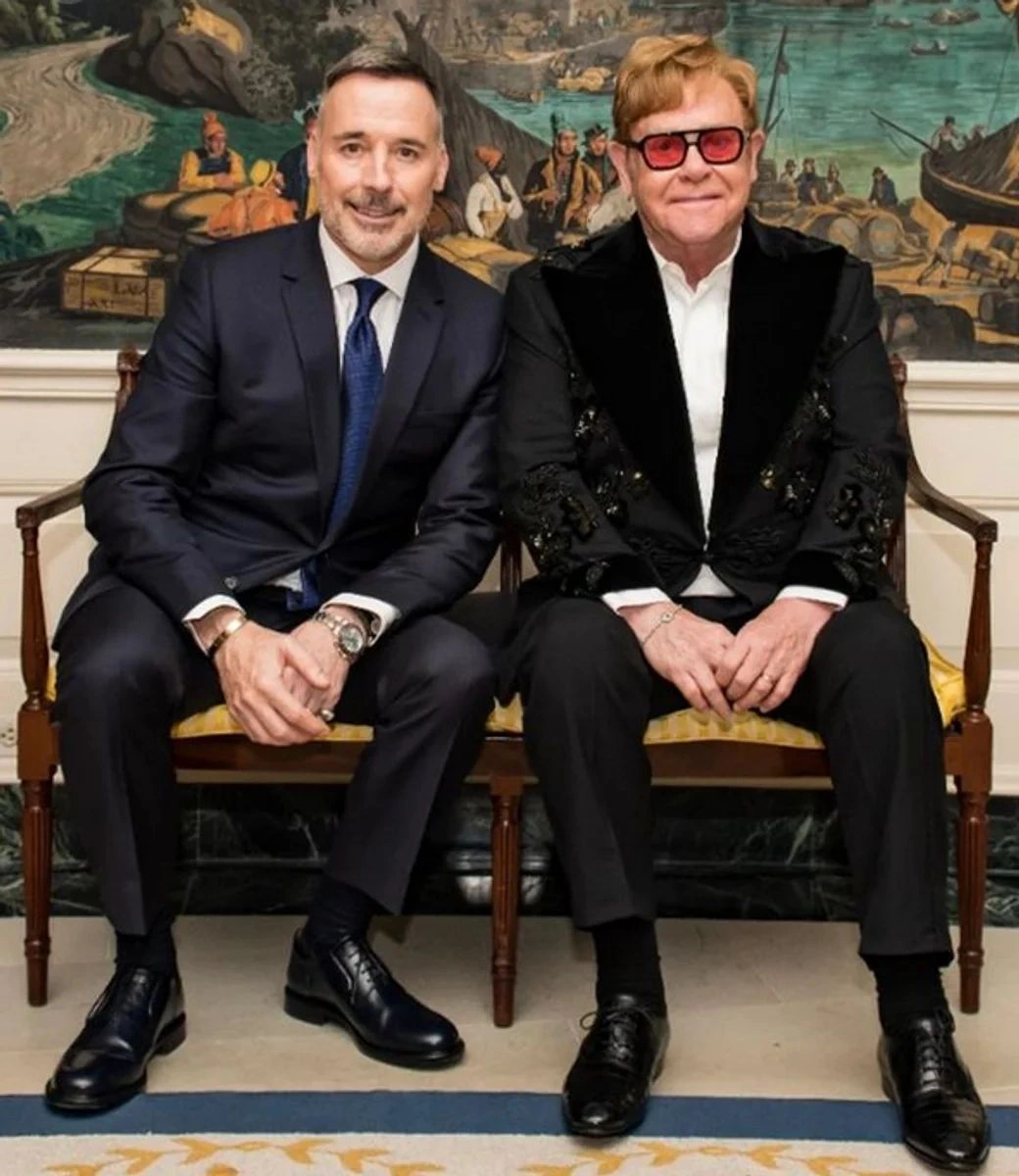 Elton Con əri və oğulları ilə fotolarını paylaşdı