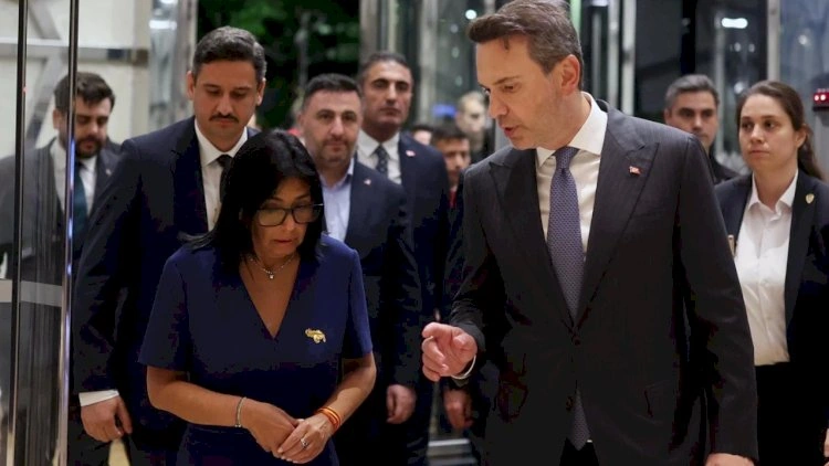 Madurodan sonra ilk xarici səfəri Türkiyəyə oldu -   VİDEO