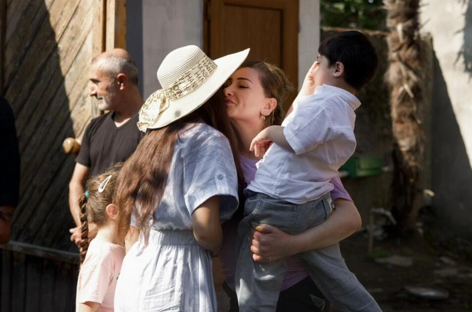 Leyla Əliyeva və Arzu Əliyeva Lənkəranda yerli sənətkarın yaradıcılığı ilə tanış olublar - FOTO