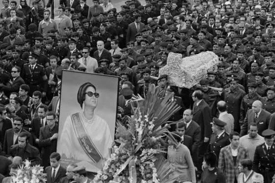 Dünyanın ən izdihamlı vida mərasimləri: Qara 10-luq -   FOTOLAR