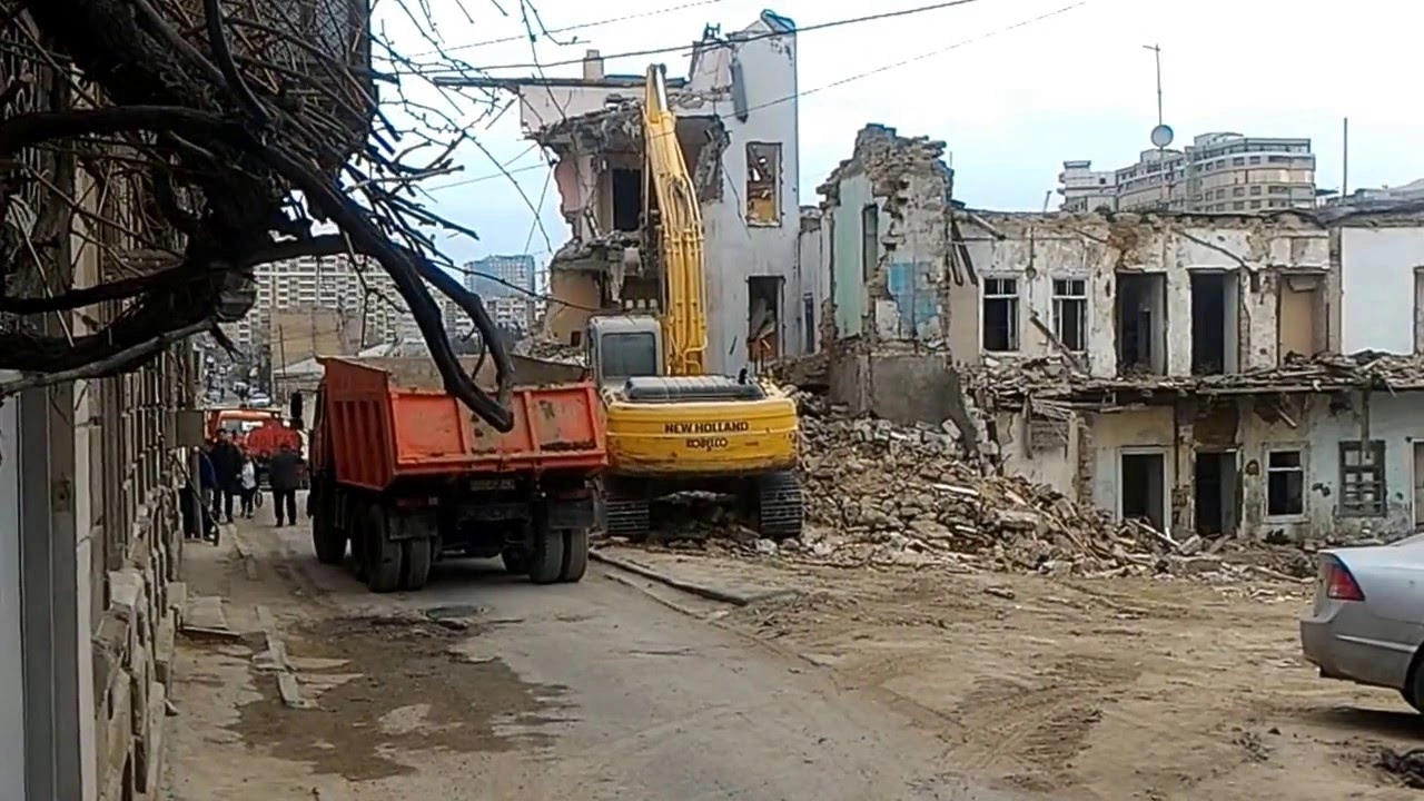 Bakıda söküləcək binalarla bağlı VACİB AÇIQLAMA