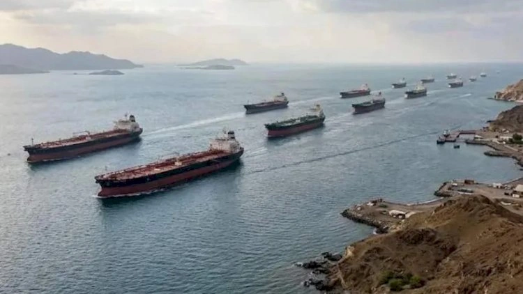 İran gəmilər üçün Hörmüzdən keçidi müvəqqəti pulsuz etdi
