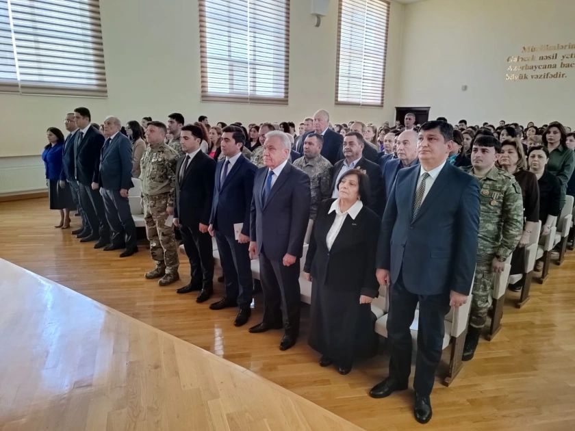 “Aprel döyüşləri - Zəfər yolu” adlı elmi konfrans keçirildi - FOTOLAR