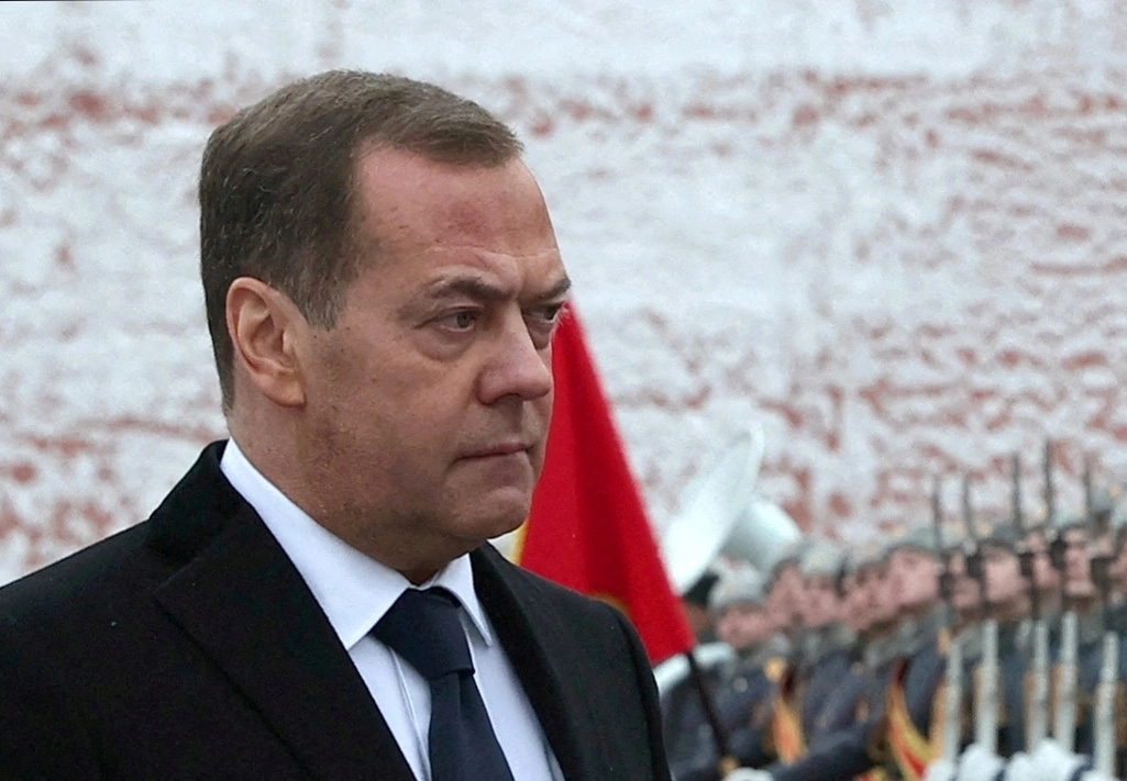 Medvedev: Qərb Rusiyaya qarşı hibrid müharibə aparır