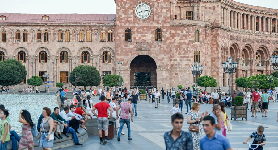 İrandan Ermənistana çoxlu Rusiya vətəndaşı gəlib