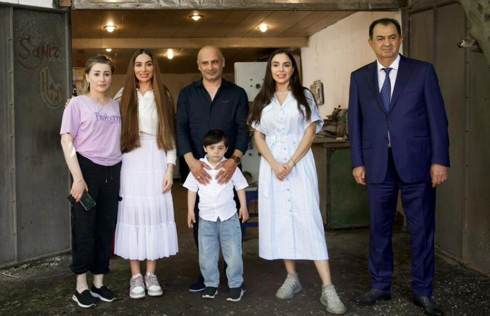Leyla Əliyeva və Arzu Əliyeva Lənkəranda yerli sənətkarın yaradıcılığı ilə tanış olublar - FOTO