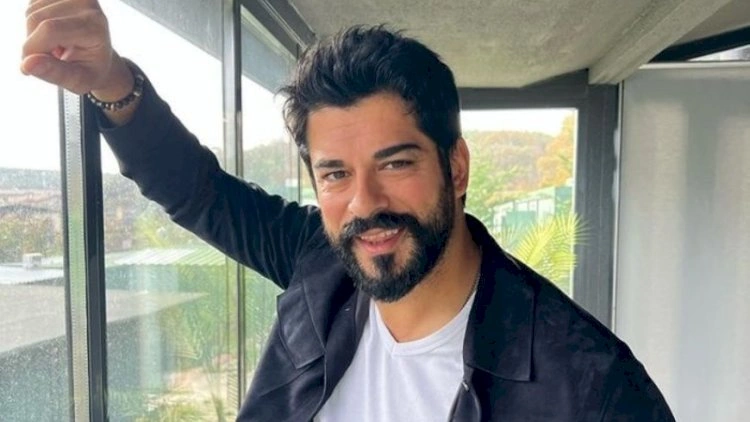 Məşhur aktyor ailəsi ilə görüntüləndi – FOTO
