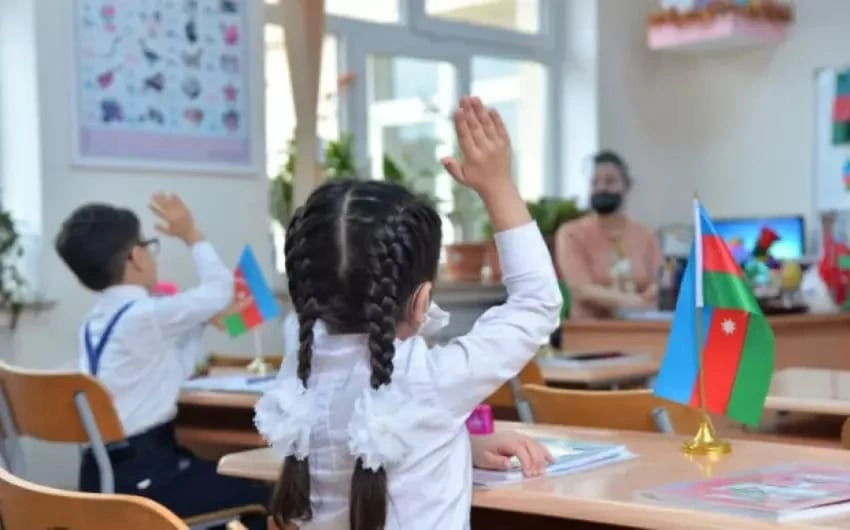 Bakıda məşhur lisey rus bölməsinə qəbulu dayandırdı