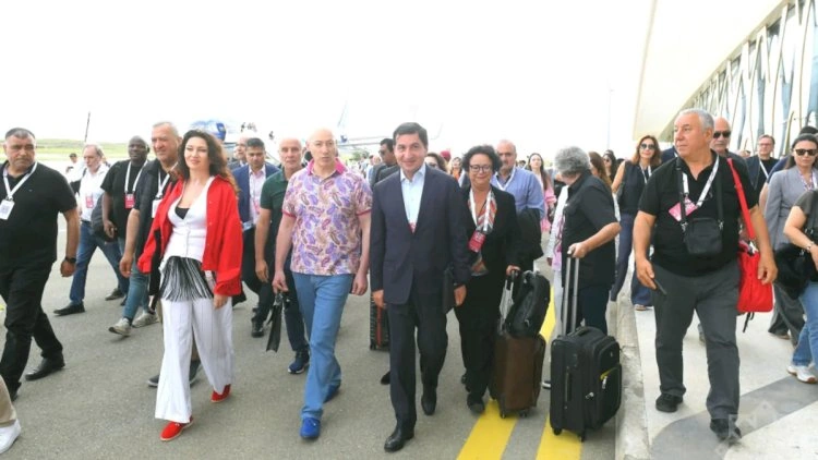 IV Şuşa Qlobal Media Forumu iştirakçıları Qarabağ küçəsi ilə tanış oldular