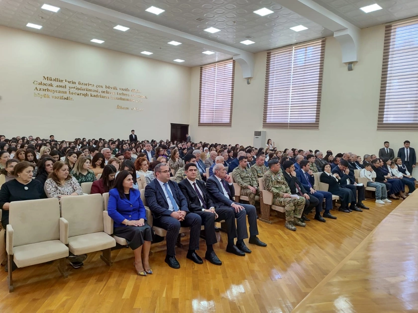 “Aprel döyüşləri - Zəfər yolu” adlı elmi konfrans keçirildi - FOTOLAR