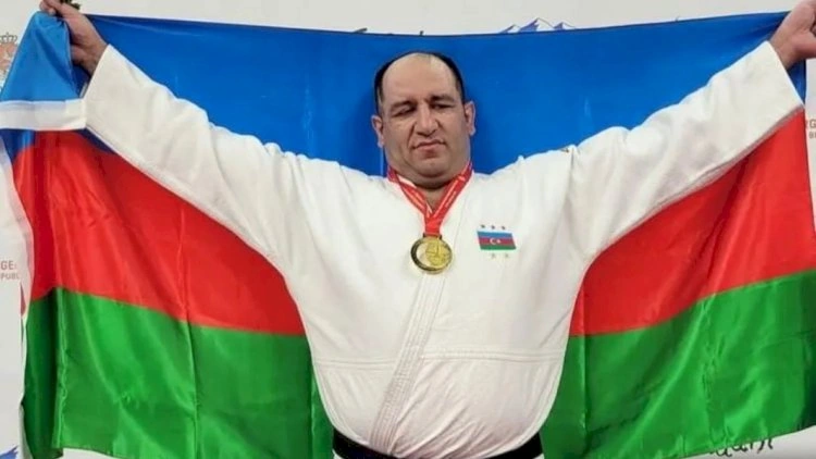 İlham Zəkiyev 10-cu dəfə Avropa çempionu oldu