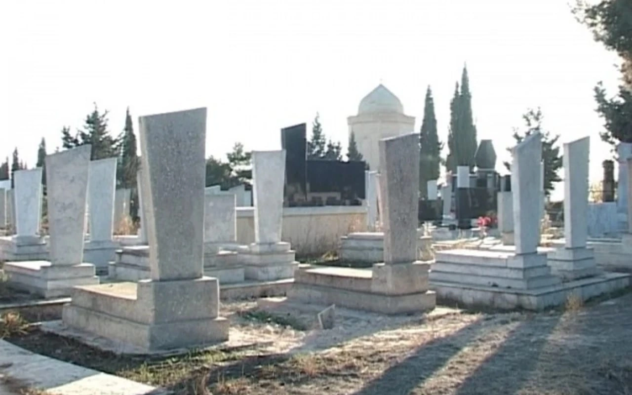 Qəbiristanlıqda huşsuz vəziyyətdə tapılan kişi öldü