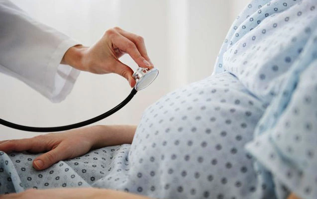 Doğuşdan sonra ölən qadınla bağlı Kliniki Tibbi Mərkəzdən AÇIQLAMA