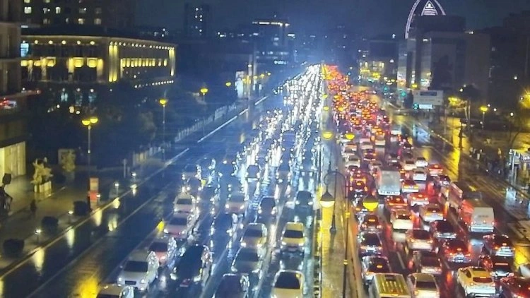 Hazırda paytaxtın bu yollarında sıxlıq var - SİYAHI