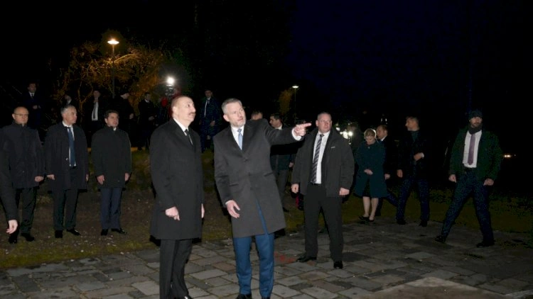 Azərbaycan və Slovakiya prezidentləri Bratislavada “Azadlıq Qapısı” abidəsini ziyarət etdilər - Fotolar