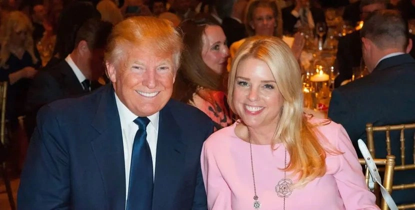 Donald Tramp onu işdən çıxardı - FOTOLAR