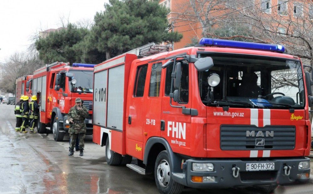 Sahil metrostansiyası yaxınlığında yanğın başladı