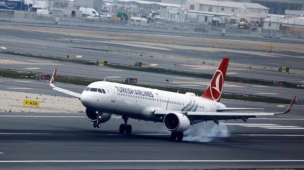 Onlarla təyyarə İstanbul hava limanına enə bilmədi