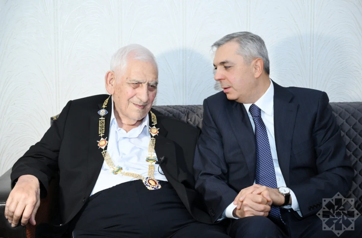 Xalq şairi Nəriman Həsənzadəyə Heydər Əliyev ordeni təqdim edilib