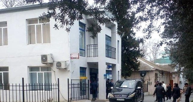Azərbaycanda kişi poçtda dünyasını dəyişdi