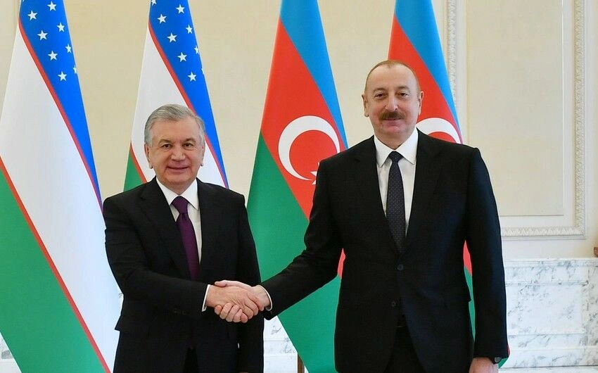 Mirziyoyev İlham Əliyevi təbrik etdi