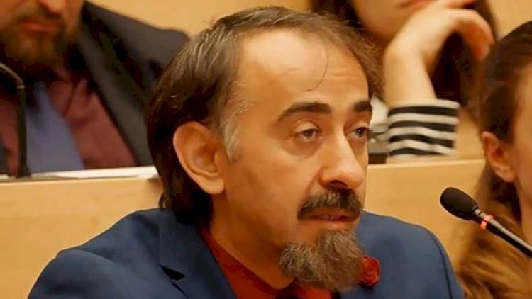Fərhad Mehdiyev: “Boğazınızdan kəsib uşaqları üzgüçülüyə göndərin”