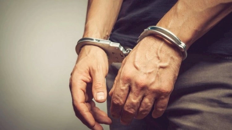 Abşeronda mağazadan oğurluq etməkdə şübhəli bilinən şəxslər saxlanıldılar