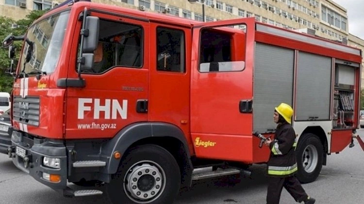 SON DƏQİQƏ! Bakıda yaşayış binasında yanğın başladı