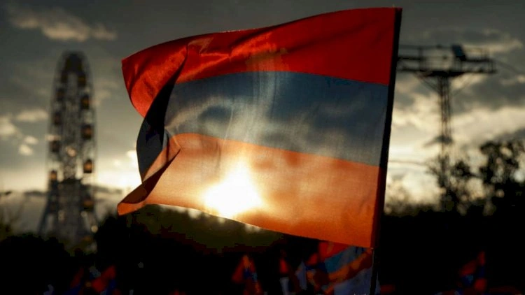 Overçuk: Moskva Ermənistanın Aİİ-də qalmasını istəyir