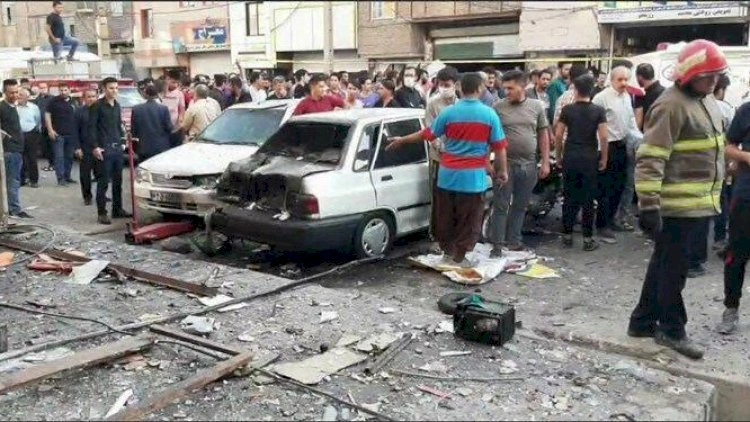 Tehranda yaşayış binası çökdü